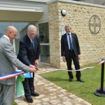 Inauguration de la nouvelle station de sélection de blé en France: Bernard Ravel, directeur du site (à gauche), Rick Turner, responsable mondial du blé et des oléagineux au Bayer CropScience, et Frank Garnier, Président du Groupe Bayer en France.