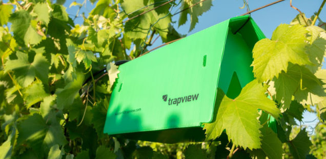Un géant du machinisme investit dans la surveillance automatisée des parasites